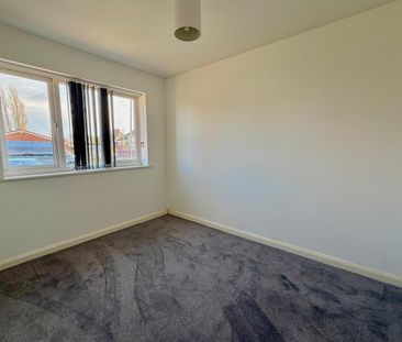 Bell End, Rowley Regis, West Midlands - Photo 3