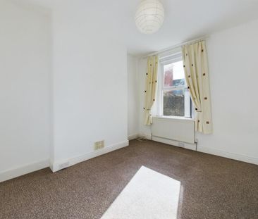 4 bedroom terraced house to rent - Photo 2