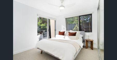 Spacious Two Bedroom Townhouse with Beachside Convenience - Photo 3