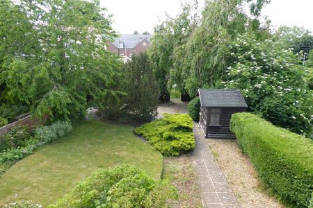 4 bedroom semi-detached house to rent - Photo 5