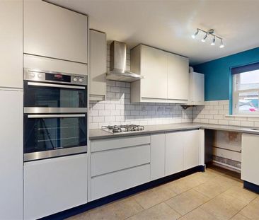 3 bedroom semi-detached house to rent - Photo 3