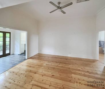 Charming three-bedroom home - Photo 2