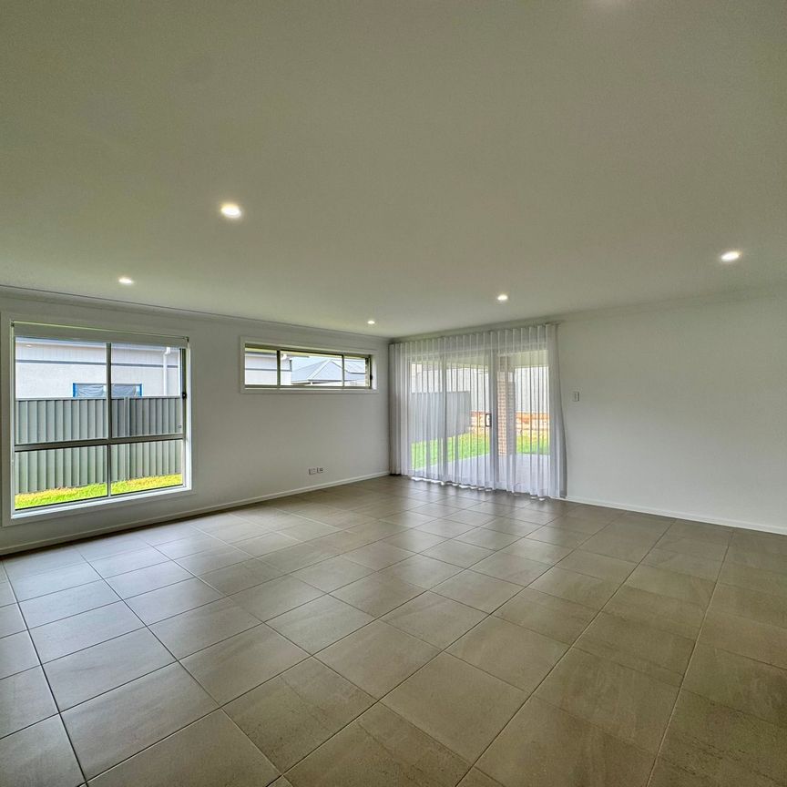 Modern Family Home in Watagan Park Estate - Photo 1