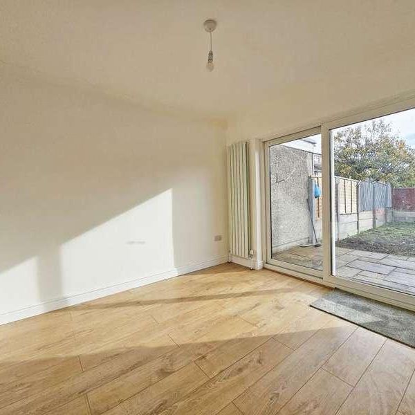 Cambrian Avenue, Ilford, IG2 - Photo 1