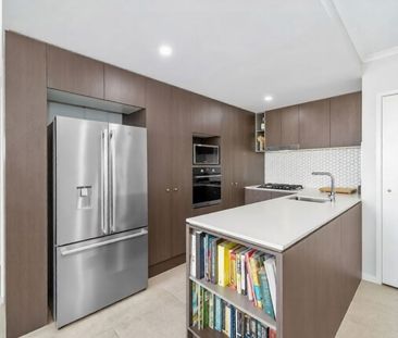 Stylish Apartment Overlooking Parklands Moments from Westfield Cher... - Photo 6