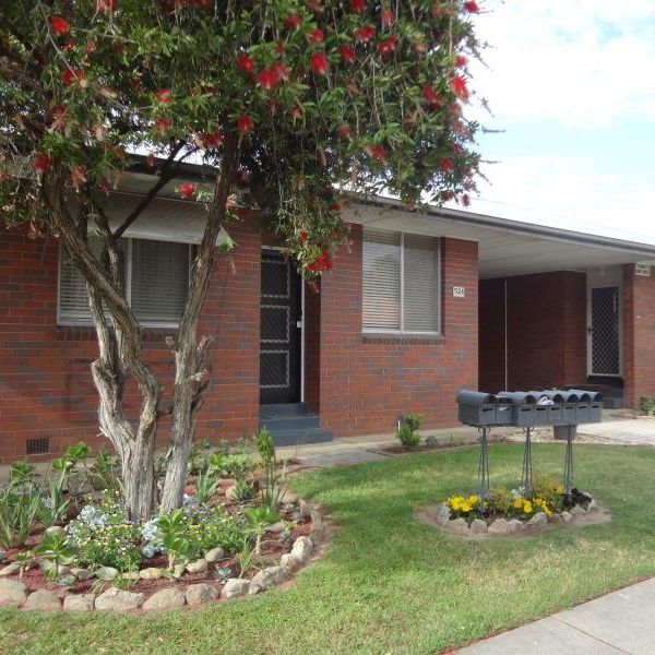 Central Albury Bedsit Unit - Photo 1