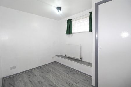 3 Bedroom Apartment - Purpose Built To Let - Photo 3