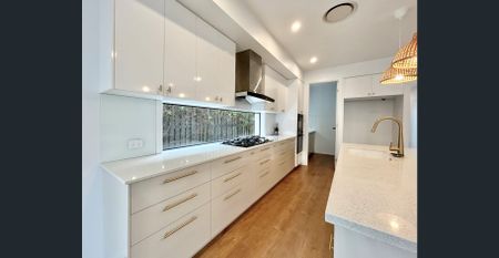 Unbeatable premier residence with solar - Photo 5