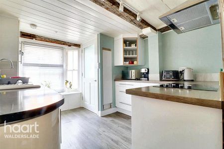 4 bedroom semi-detached house to rent - Photo 4
