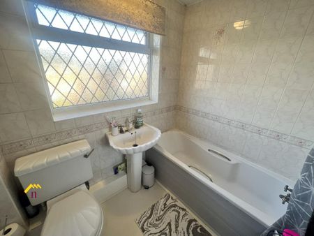 3 bedroom semi-detached house to rent - Photo 4