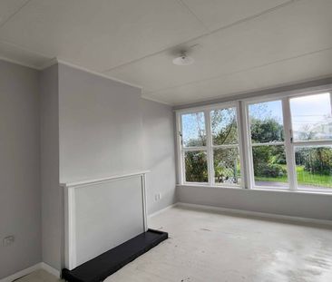 Castlecliff - 3 Bedrooms - Photo 4
