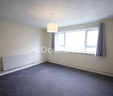 2 bed flat to rent in Hillside, Rochester, ME2 - Photo 1