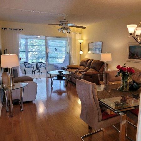 Magnifique et spacieux condo à louer situé à fortlauderdale à 15 mm des plages, du centre ville, du sawgrassmills et de l aéroport . Le condo compre - Photo 3