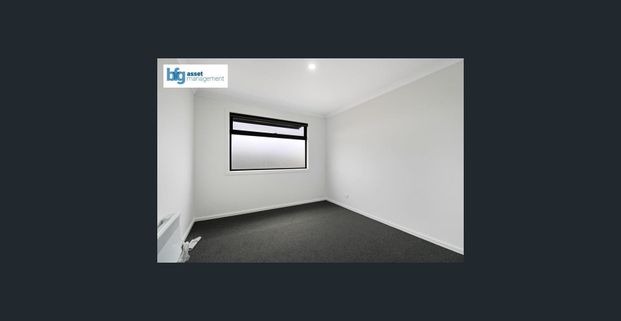 Spacious 4 Bedroom Townhouse in a Family-Friendly Location! - Photo 1