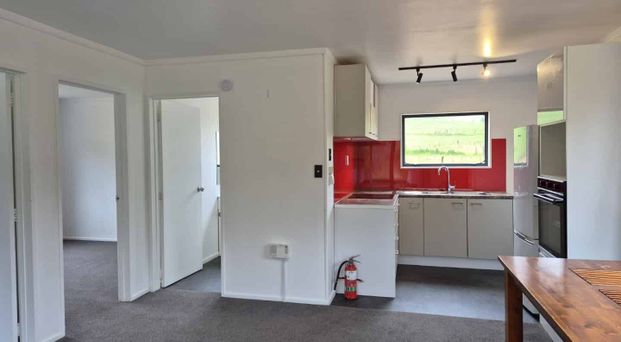 Charming Rural Cottage – Peaceful Living in Puhoi - Photo 1