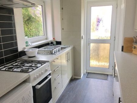 Highclere Gardens, Plymouth, PL6 - Photo 3