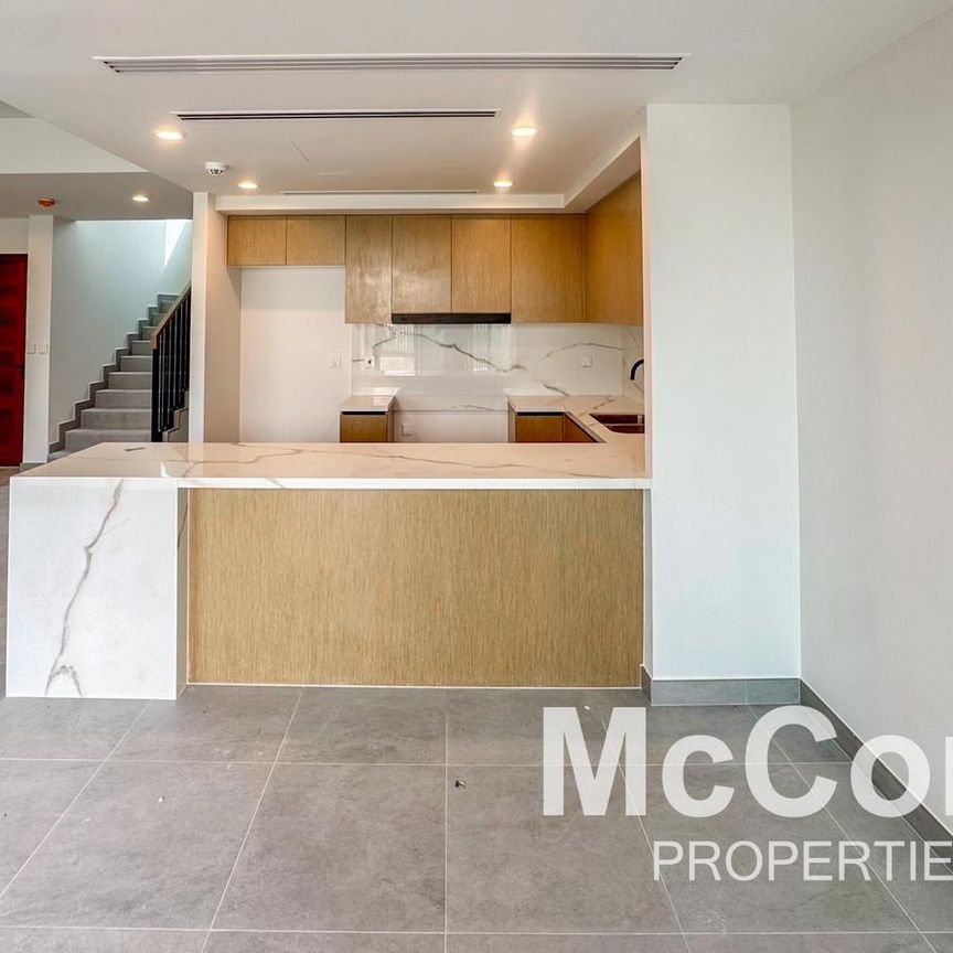 Vacant 10th Mar | Spacious Layout | Good Location - Photo 1