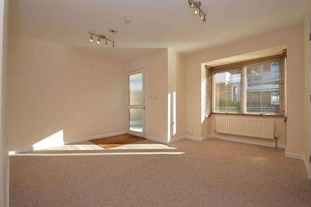 Bedroom Terraced Bungalow In Guildford, GU1 - Photo 4