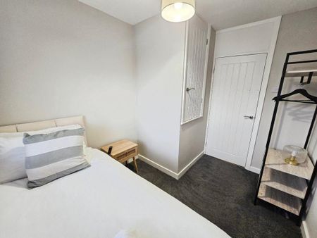 3 bedroom semi-detached house to rent - Photo 3