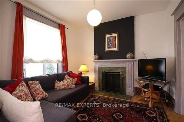 Detached Home For Lease | W9045475 - Photo 1