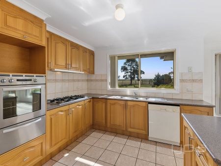 Family Home in HOPETOUN PARK - Photo 2