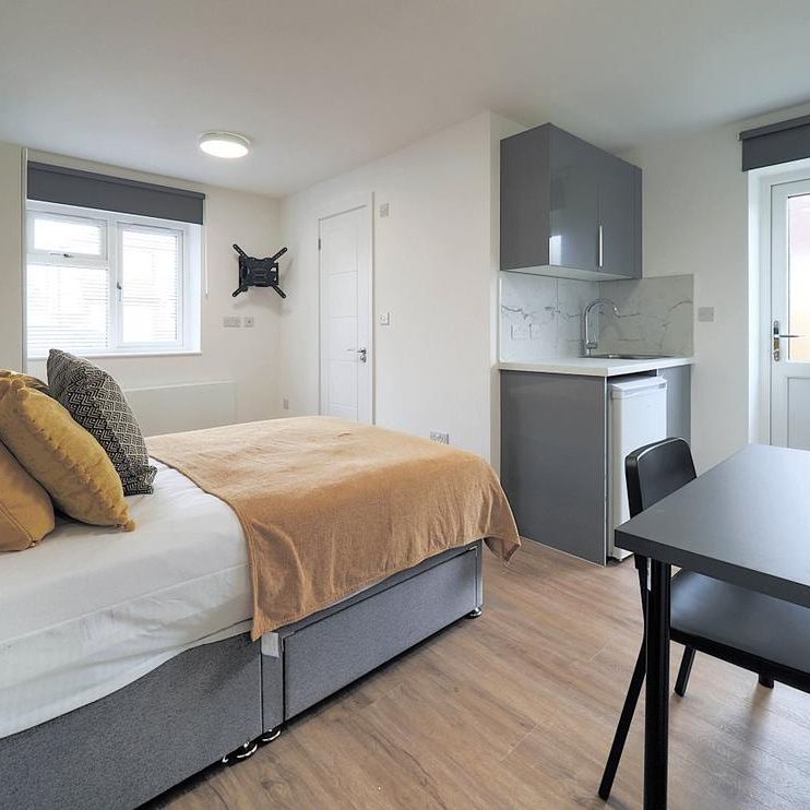 1 bedroom in a house share to rent - Photo 1