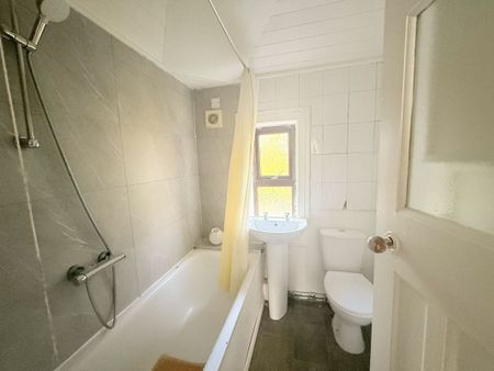 35 Silverstream Gardens, Belfast BT14 8GS - Photo 5