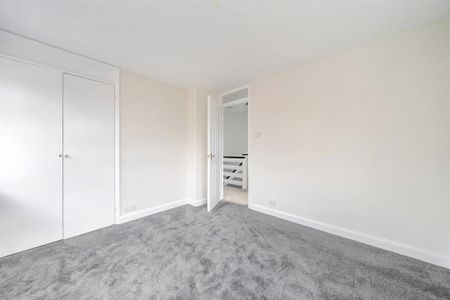 3 bedroom end of terrace house to rent - Photo 2