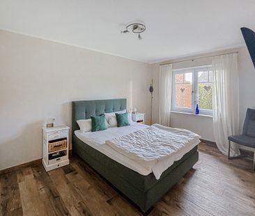 Moderne 3-Zimmer- Wohnung mit Garten und großem Carport - Photo 2