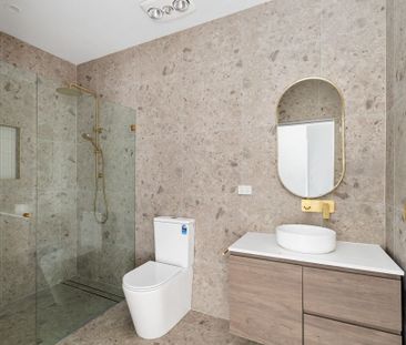 Near New 4 Bedroom Townhouse - Photo 5