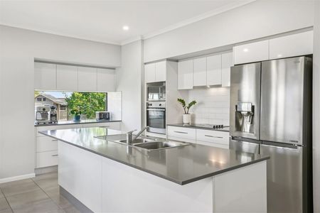 MODERN 4 BEDROOM HOME IN BOHLE PLAINS + MEDIA ROOM + CORNER BLOCK! - Photo 3