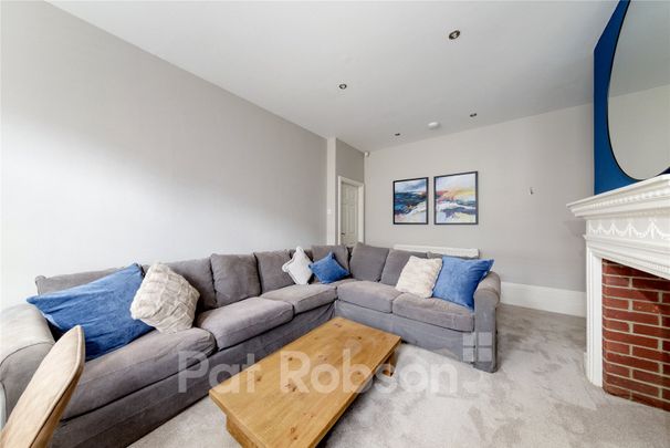 Lindisfarne, Jesmond - Photo 1