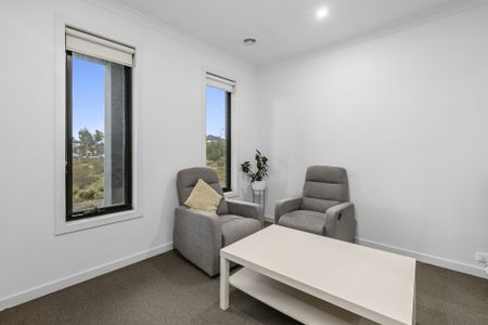 Corner Townhouse, Extra Space & Extra Windows Natural Light. - Photo 2
