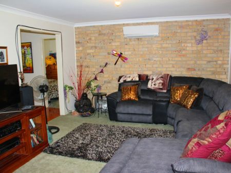 Family Home - Photo 5