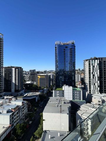 Unfurnished Premium 2-Bedroom, 2-Bathroom Apartment with 1 Car Park - Photo 3