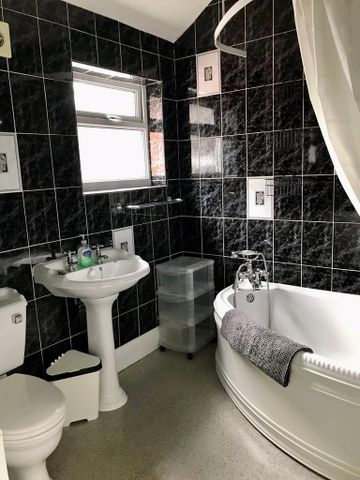 5 bedroom semi-detached house to rent - Photo 4