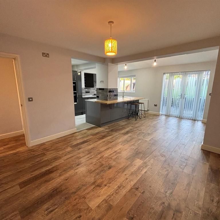 3 bedroom semi-detached house to rent - Photo 1