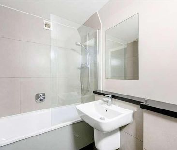 Queens Drive, London, N4 - Photo 1