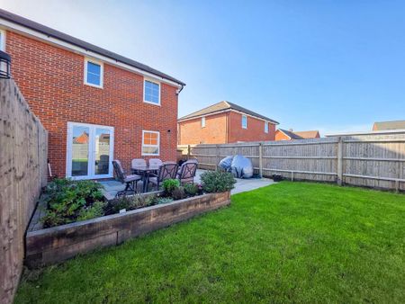 3 bedroom semi-detached house to rent - Photo 2