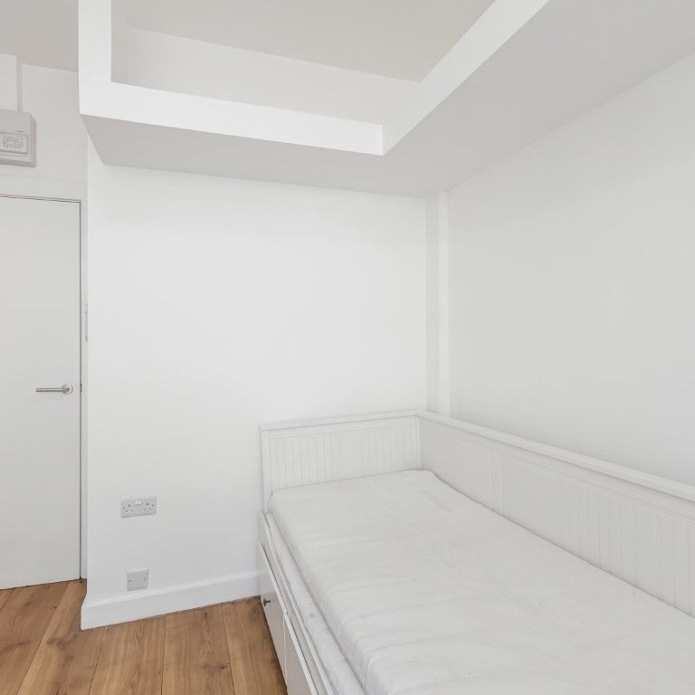 Warwick Road, Earls Court, London, SW5 - Photo 1