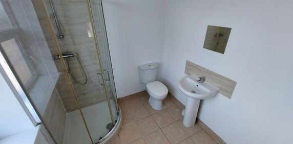 Mixed use to rent - Photo 2