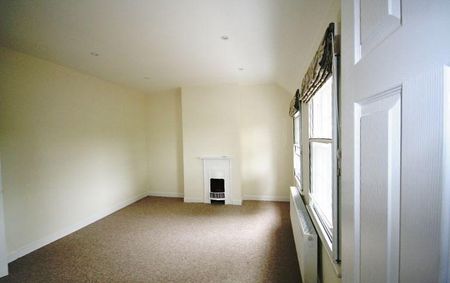2 bedroom end of terrace house to rent - Photo 3