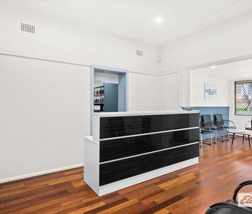 Central 4-Bedroom Home – Walk to Wollongong CBD - Photo 6