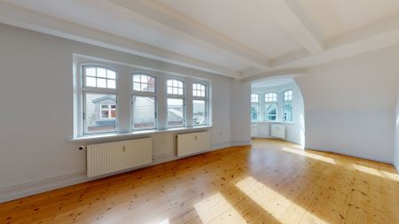 Centralt beliggende lejlighed med lys og livlig stemning - Foto 4