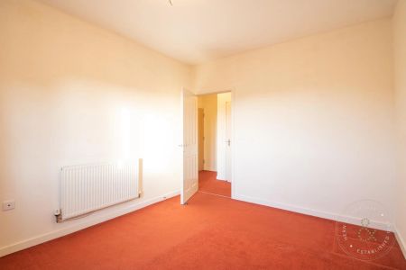 1 Bedroom Flat - Purpose Built - Photo 4
