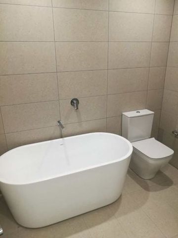 FOR RENT - 2 Bedroom Apartment with Parking - Photo 5