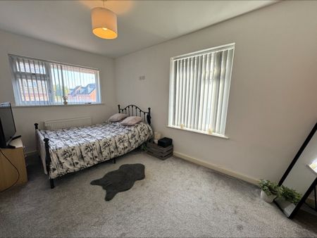 3 Bedroom Detached House - Photo 2