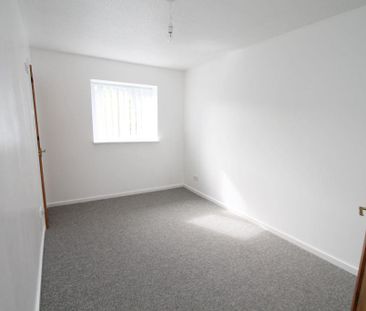 2 bedroom end of terrace house to rent - Photo 4