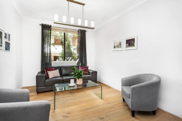 Spacious 3-Bedroom Apartment in Prime Bondi Position - Photo 1