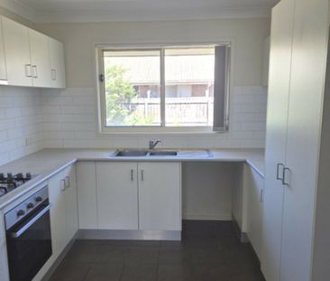 SPACIOUS, LOW-SET & READY TO ENJOY � MOORE PARK BEACH GEM - Photo 2